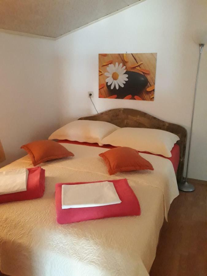 Ana & Stela Apartment Karlobag Luaran gambar